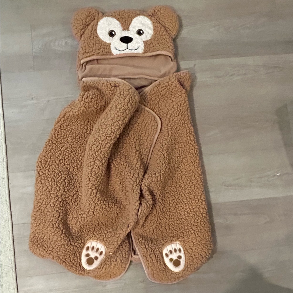 Tokyo Disney Duffy the Disney bear wrap blanket hoodie